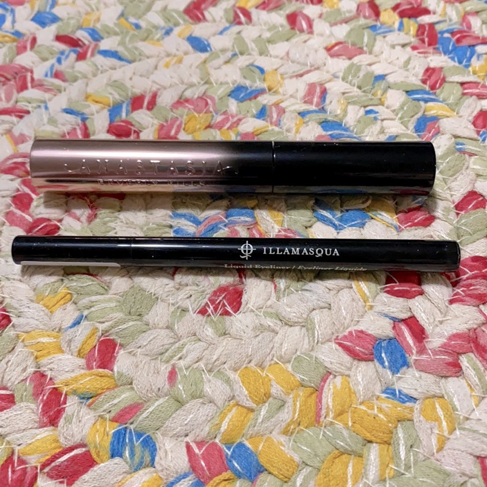 Eye bundle, mascara and liquid eye liner